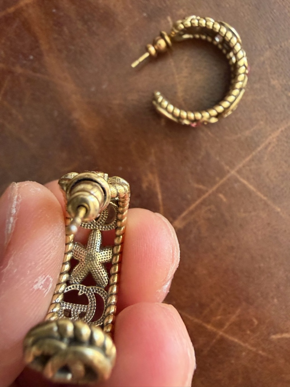 GUCCI HOOP EARRINGS - Picture 7 of 10